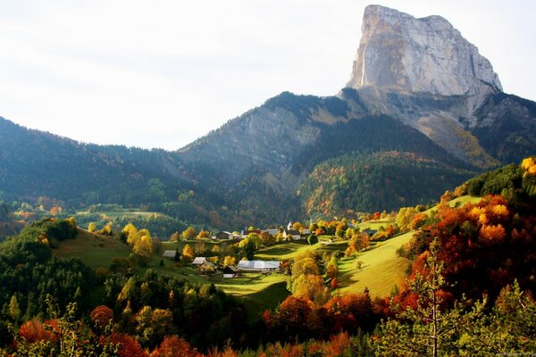 Paysage d automne des montagnes et des villages