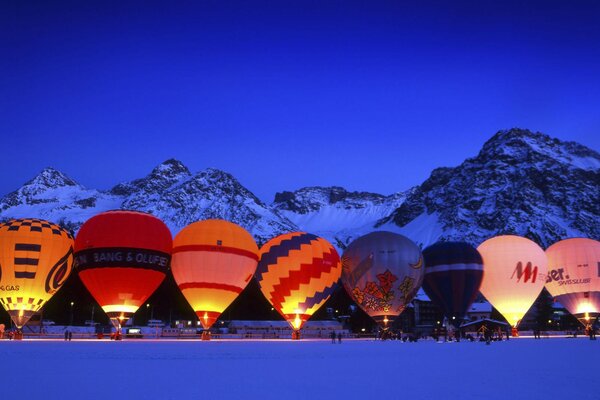 Festival de globos para volar en el cielo