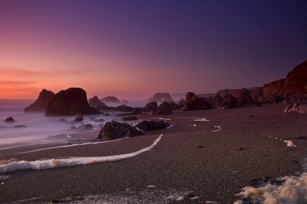 Crepúsculo en la costa del océano en California