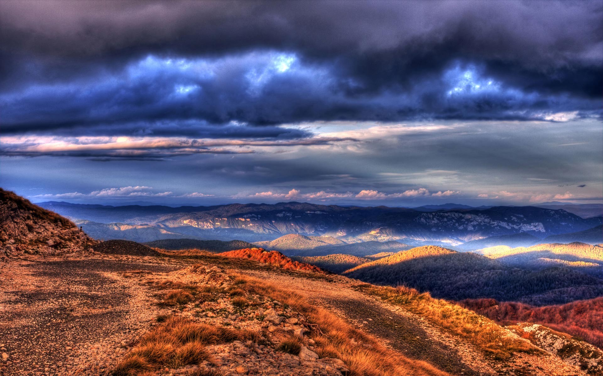 au loin ciel montagnes