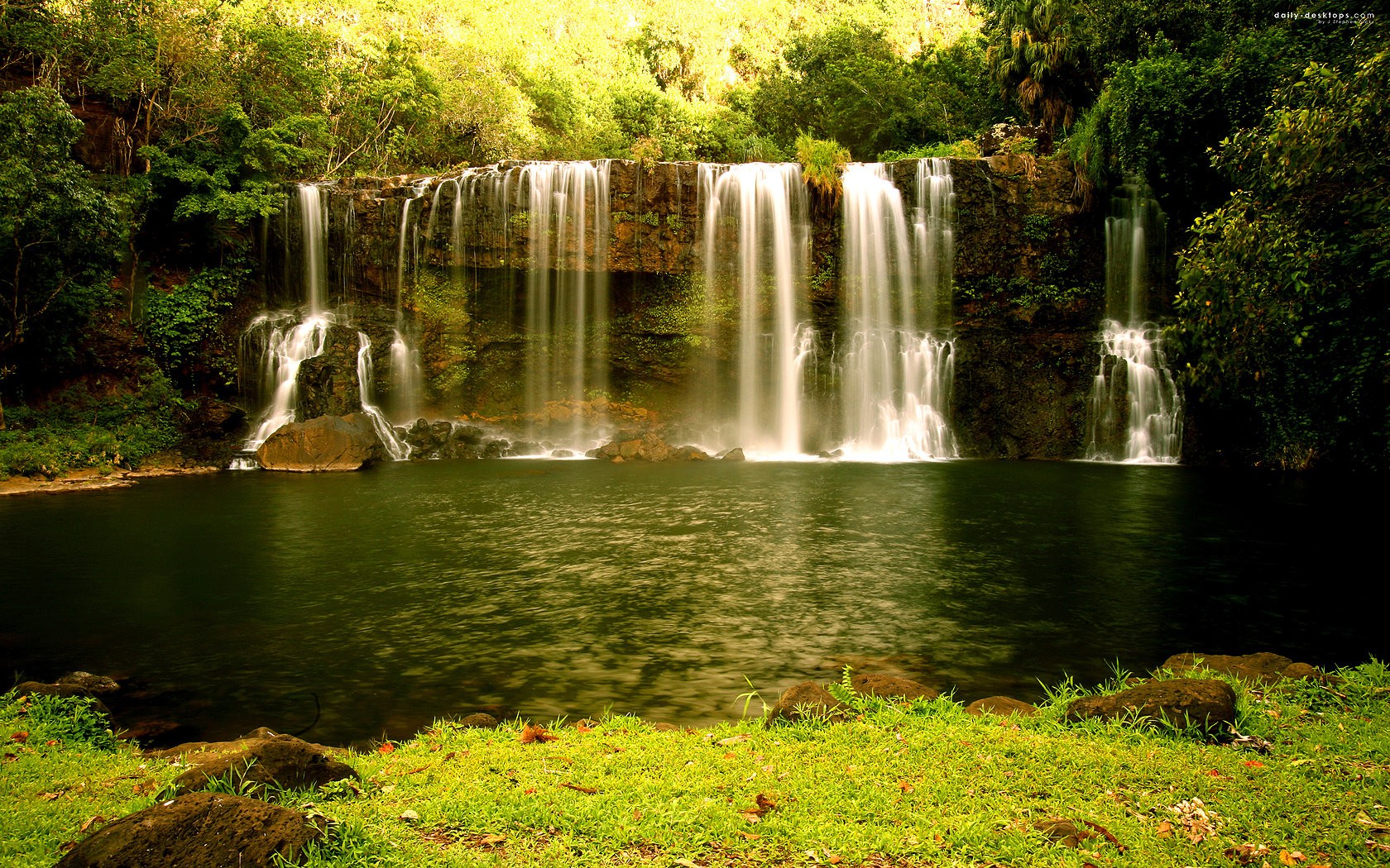 cascade lac herbe été