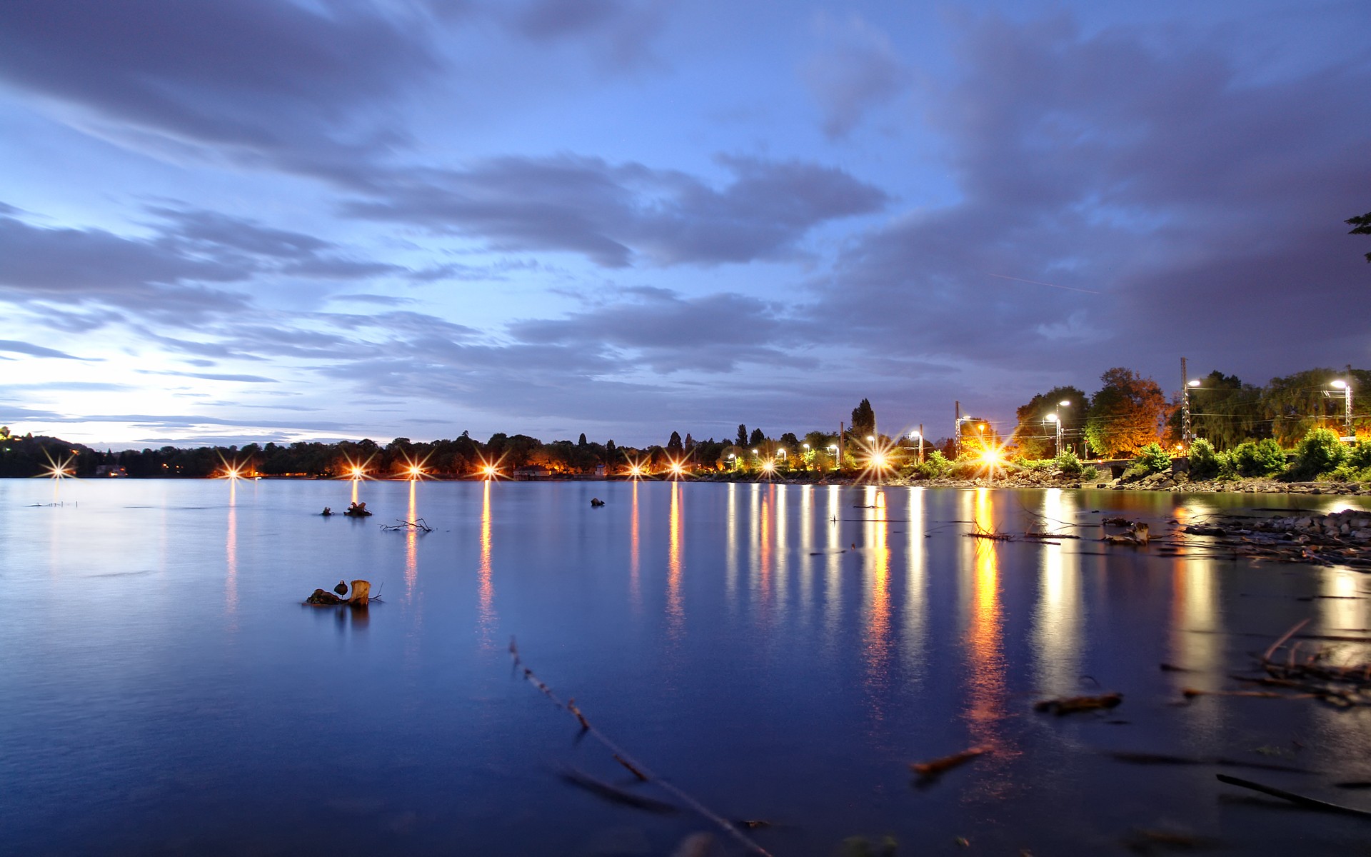 ciudad noche agua