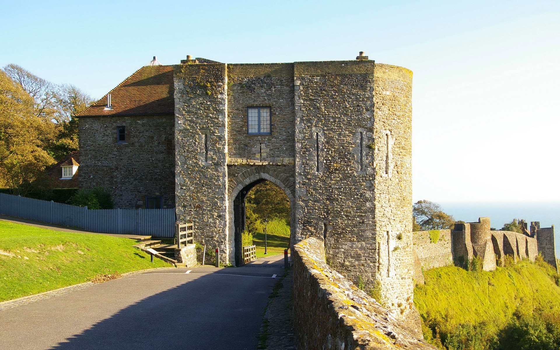 wall arch pass building architecture