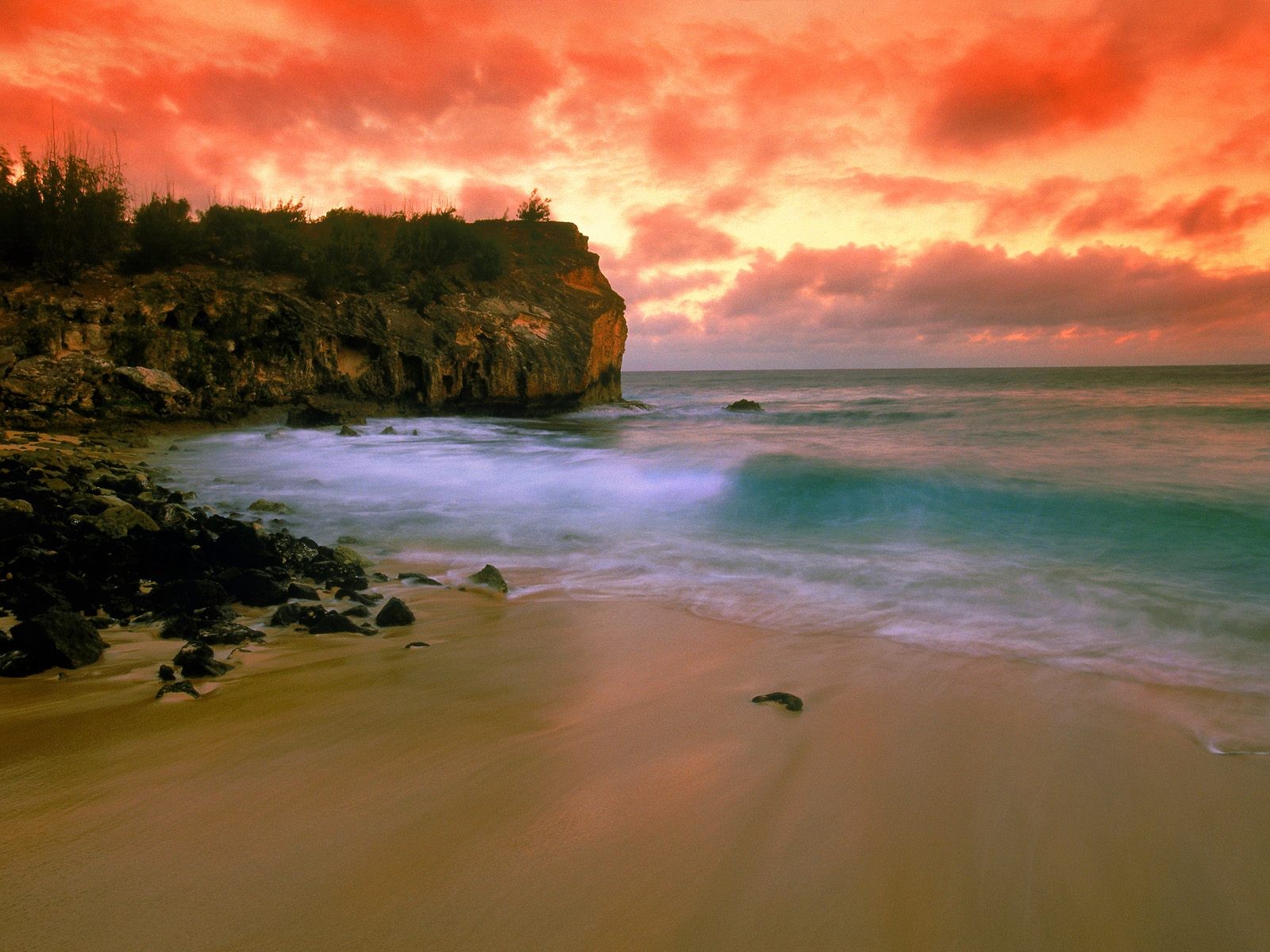 plage coucher de soleil vagues