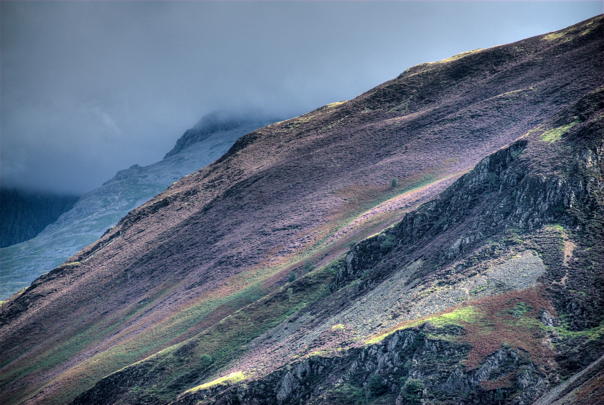 escocia montañas niebla pendiente