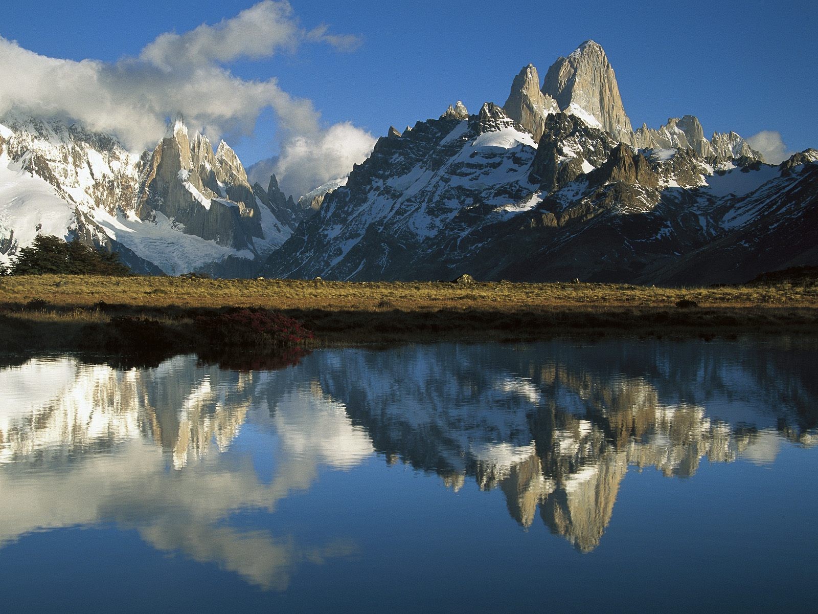 montagnes lac neige