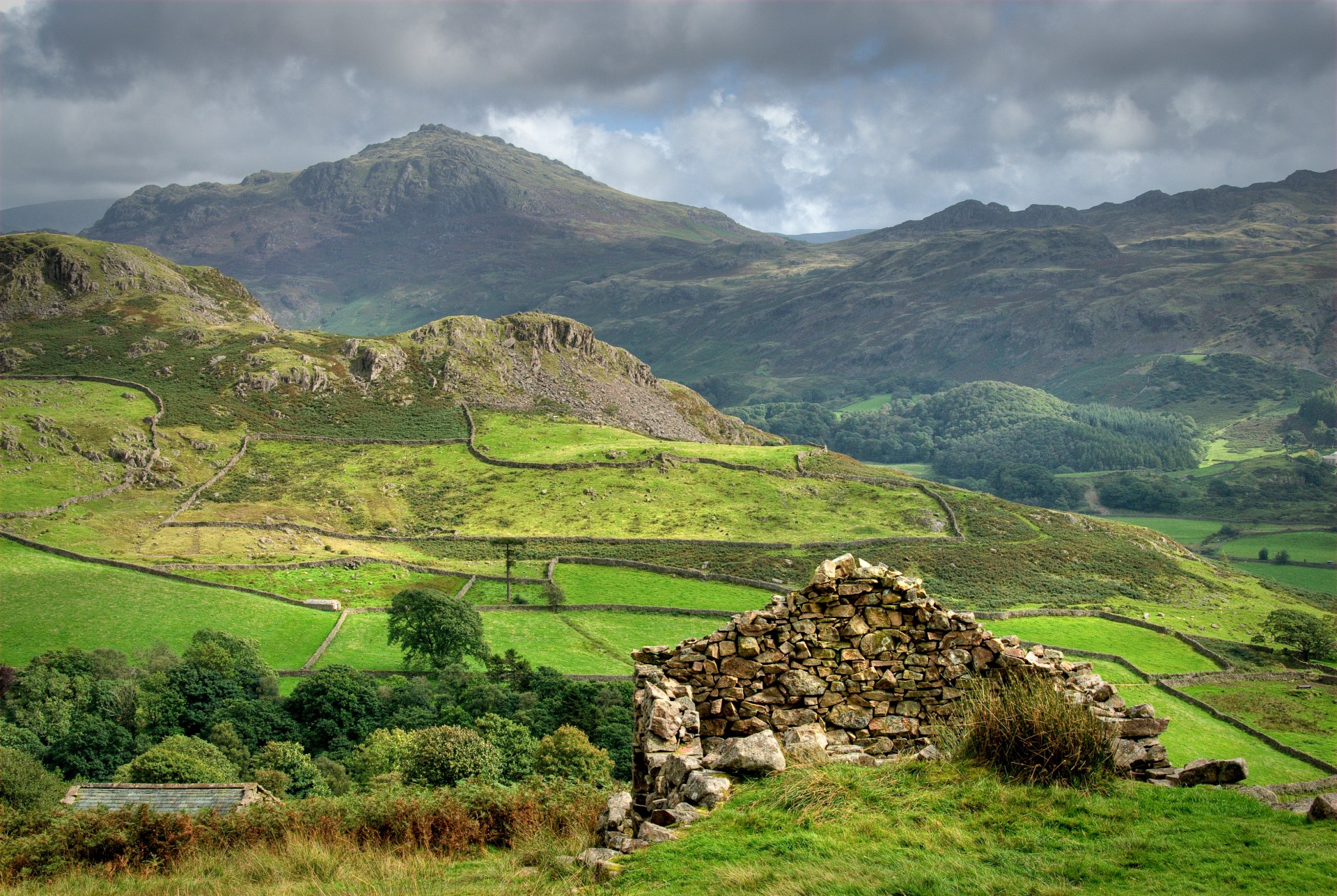 schottland berge wolken steine feld aufgesetzt