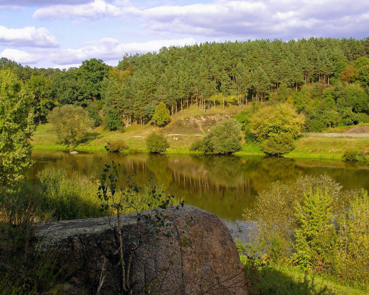 rivière été côte pierres