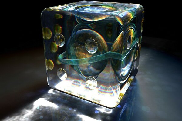 Cubo de hielo transparente con patrón