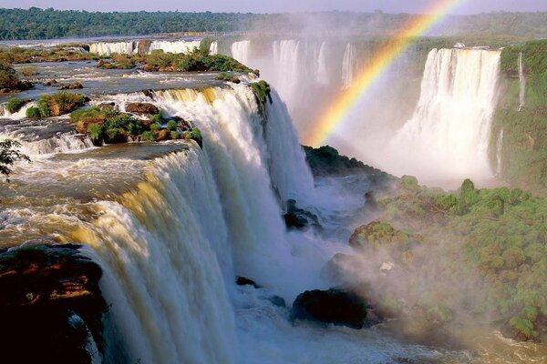 Cascada arco iris parejas de la naturaleza