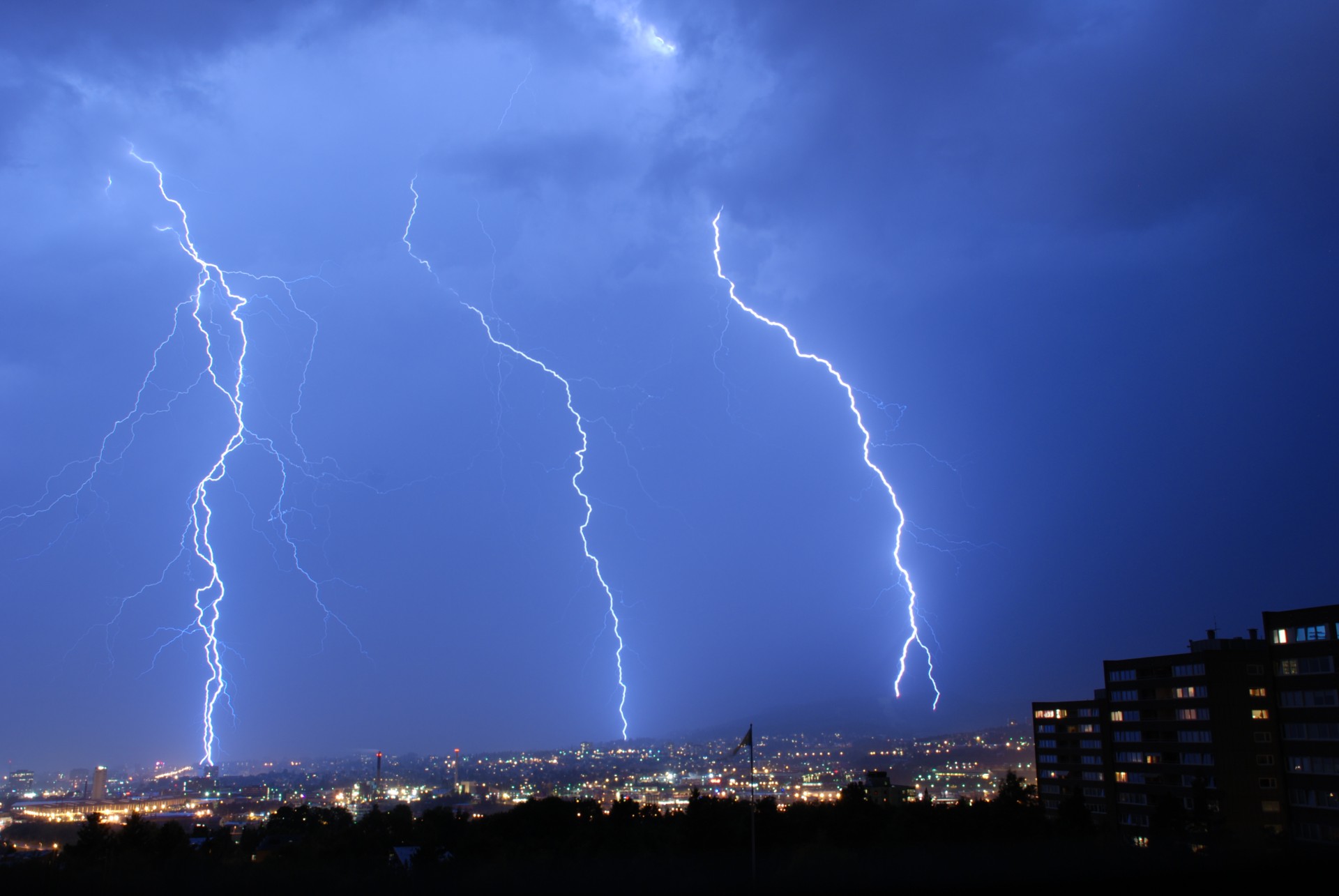 rayos cielo descarga