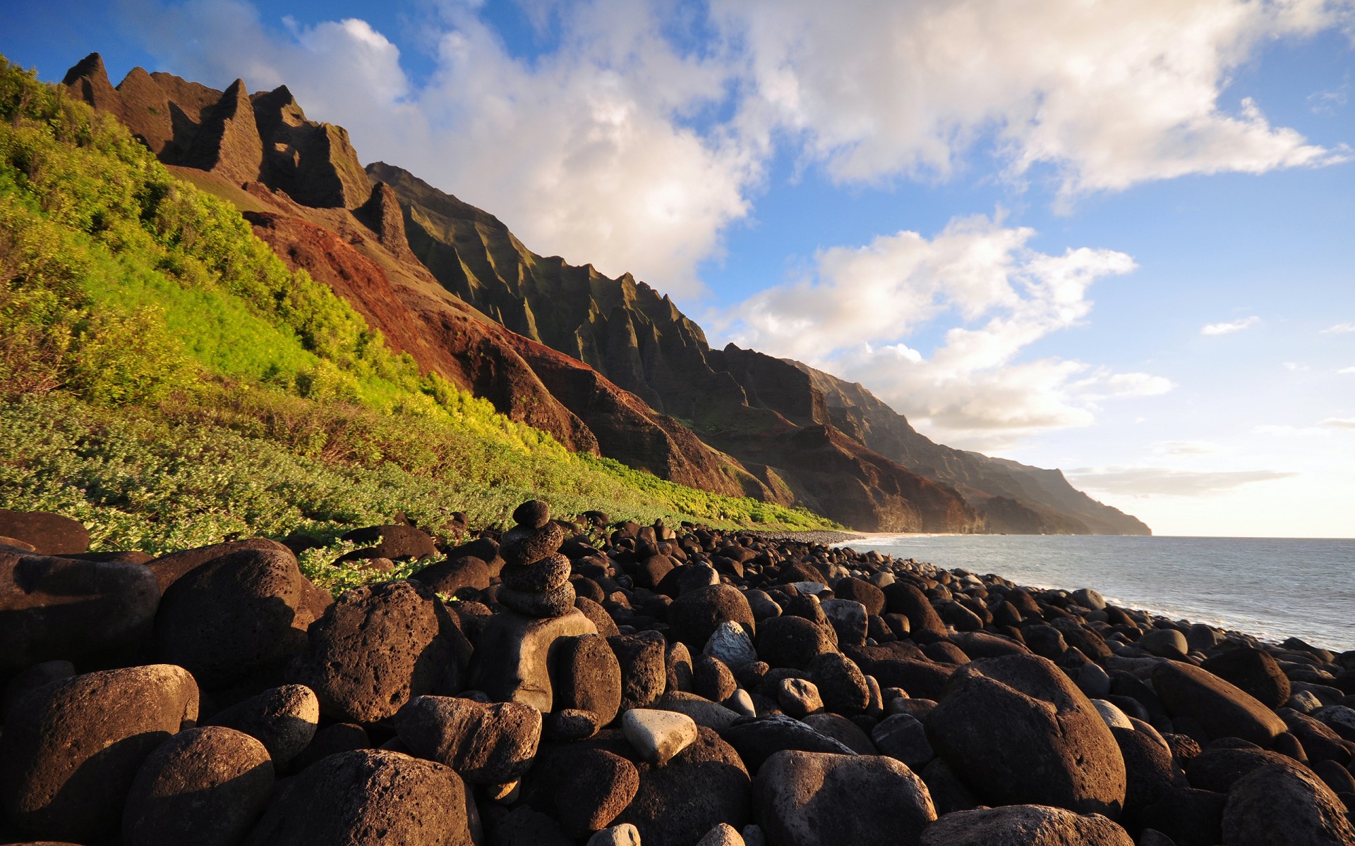 tones mountain sea