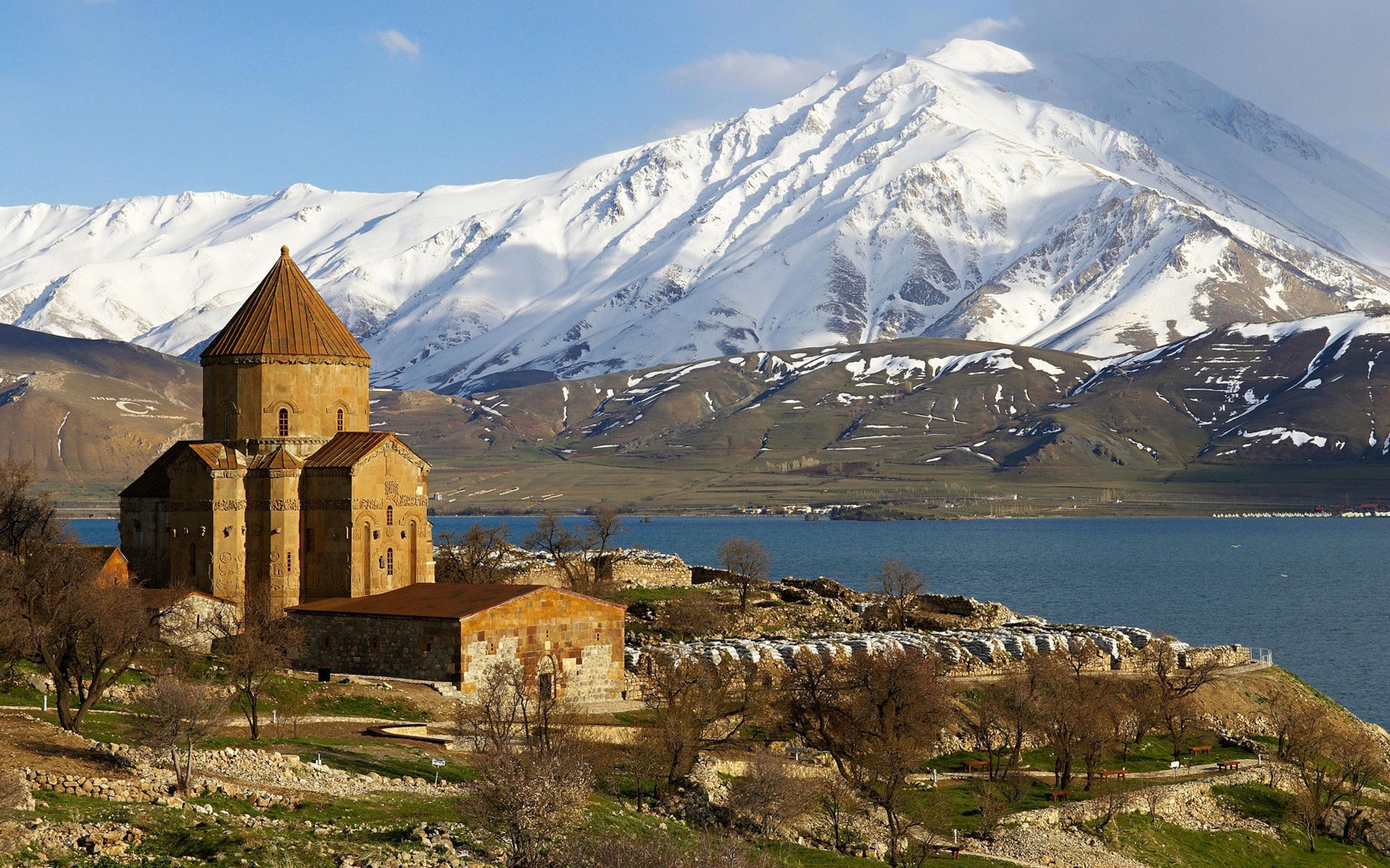 turchia kurdistan chiesa armena fiume colline neve