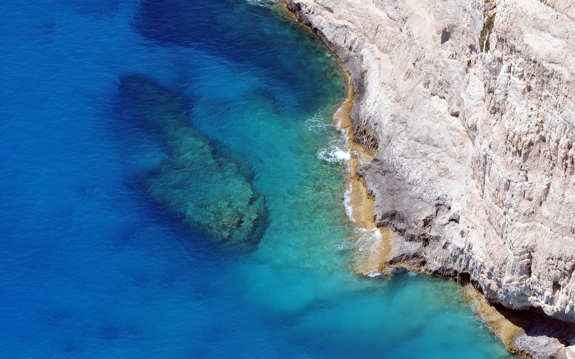 paesaggio onde mare roccia