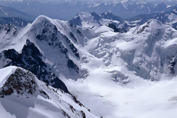 Fondos de pantalla nieve de montaña y rocas