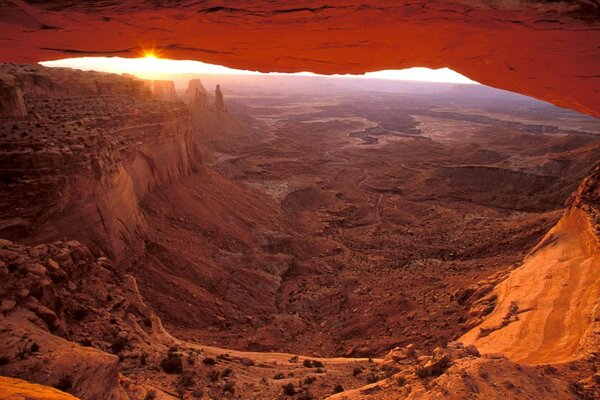 Aube sur les montagnes de sable