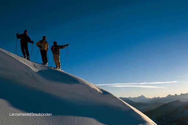 Desktop wallpapers skiers on the mountain