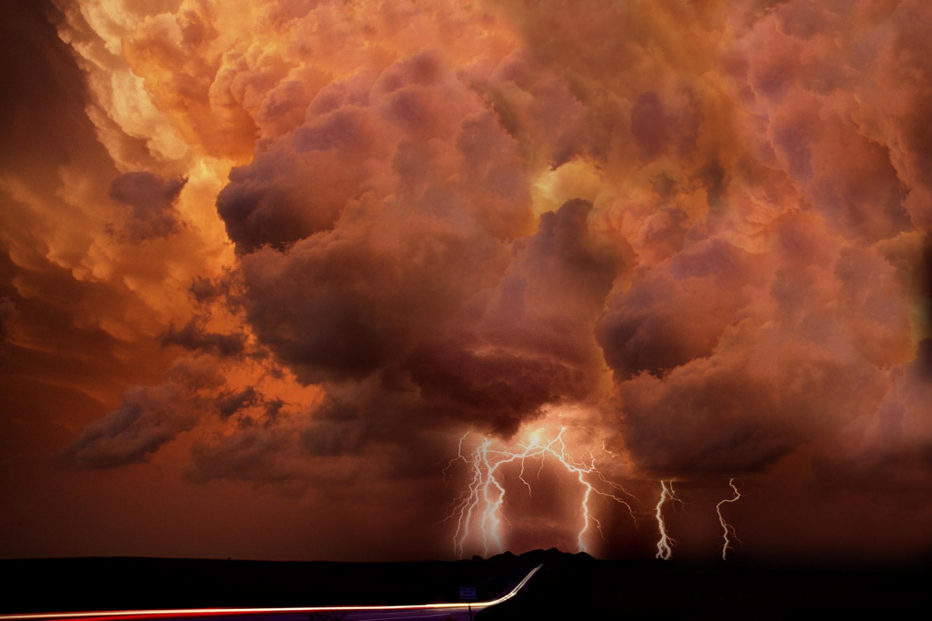 wolken blitz straße