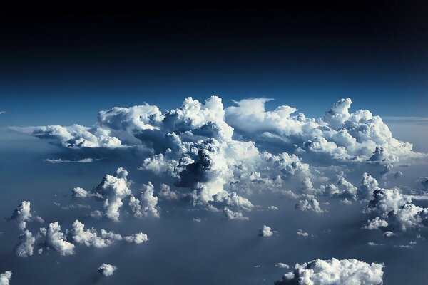 Кучевые облака с выто птичьего полёта
