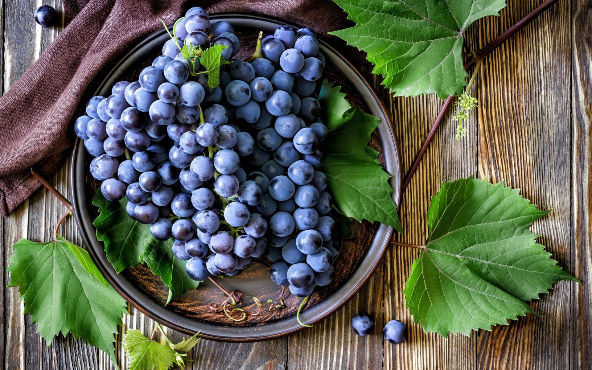 grapes sheet clusters plate