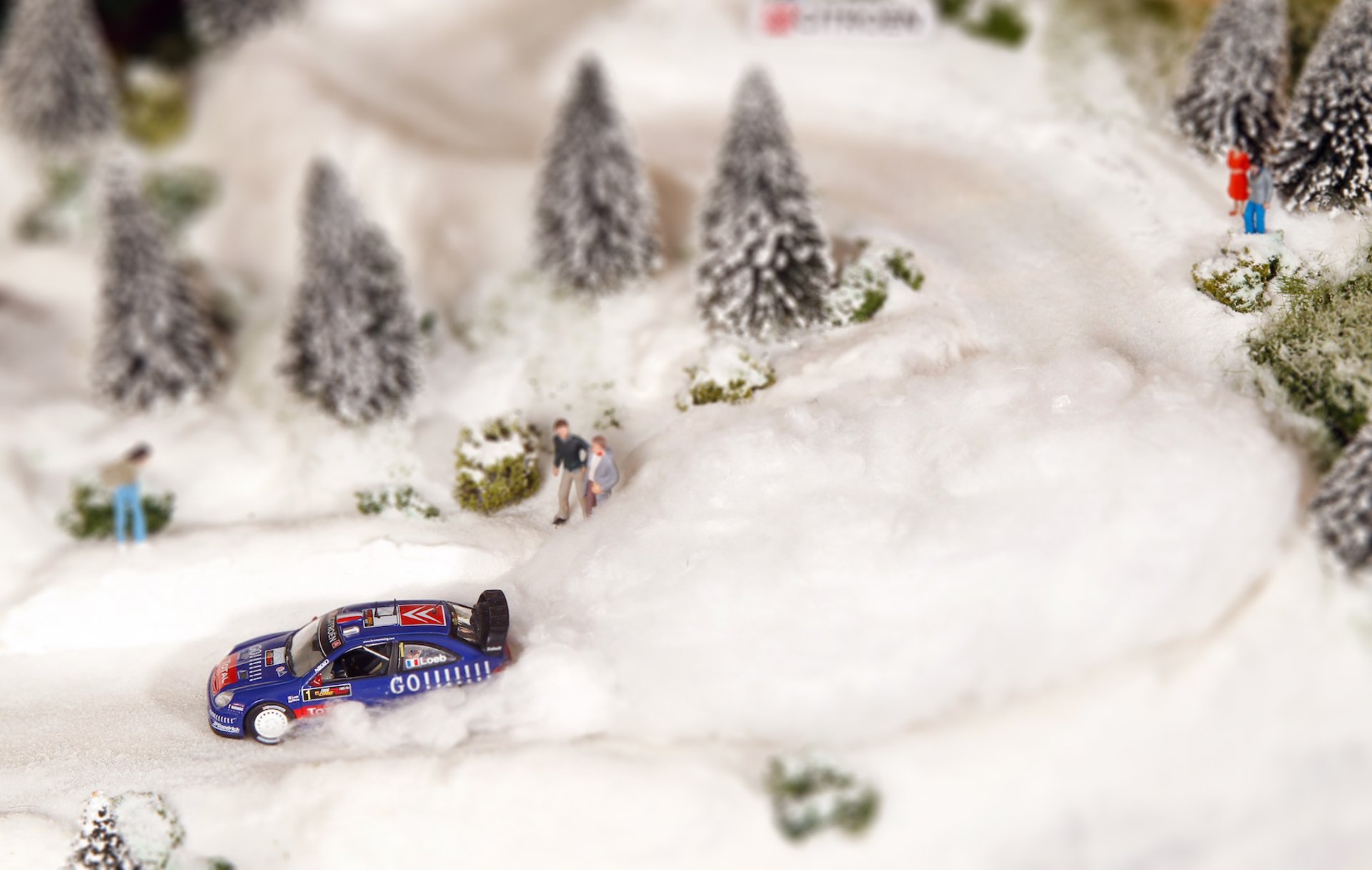 citroen with 4 wrc diorama layout rally sebastian loeb blue winter christmas trees rally