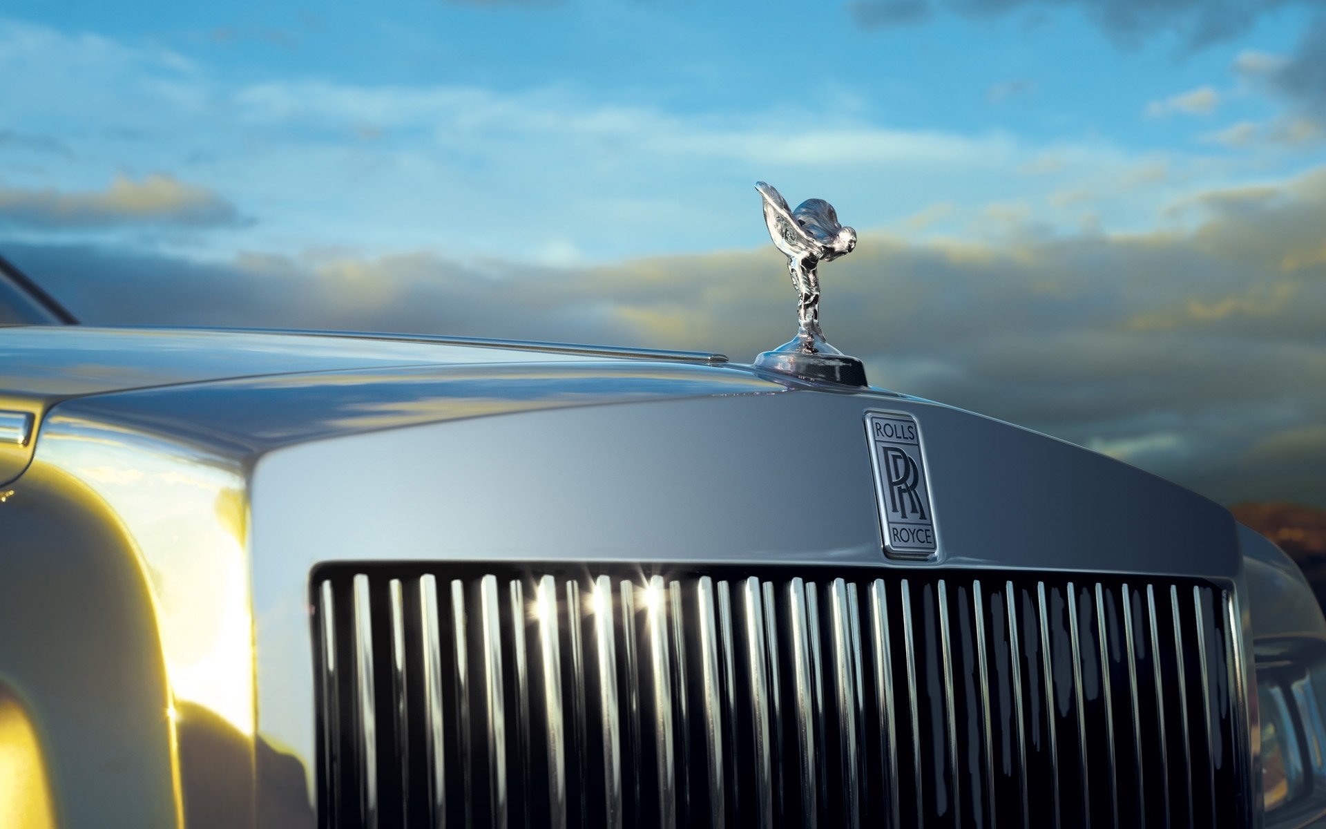 rolls royce phantom rolls royce phantom limousine radiator grille spirit of ecstasy sky