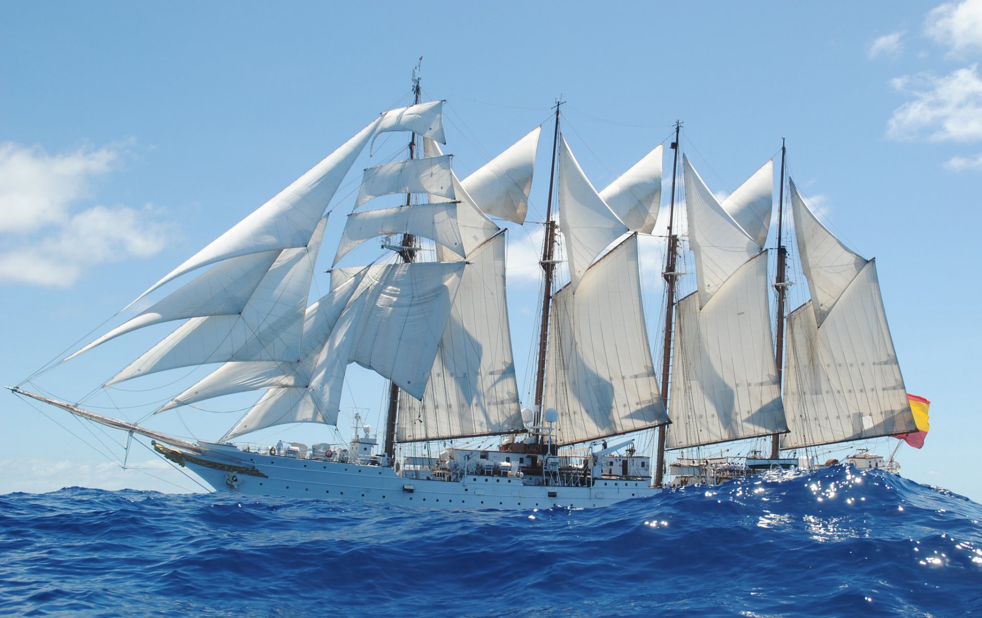 juan sebastián elcano a-71 ausbildung schiff brigantine meer