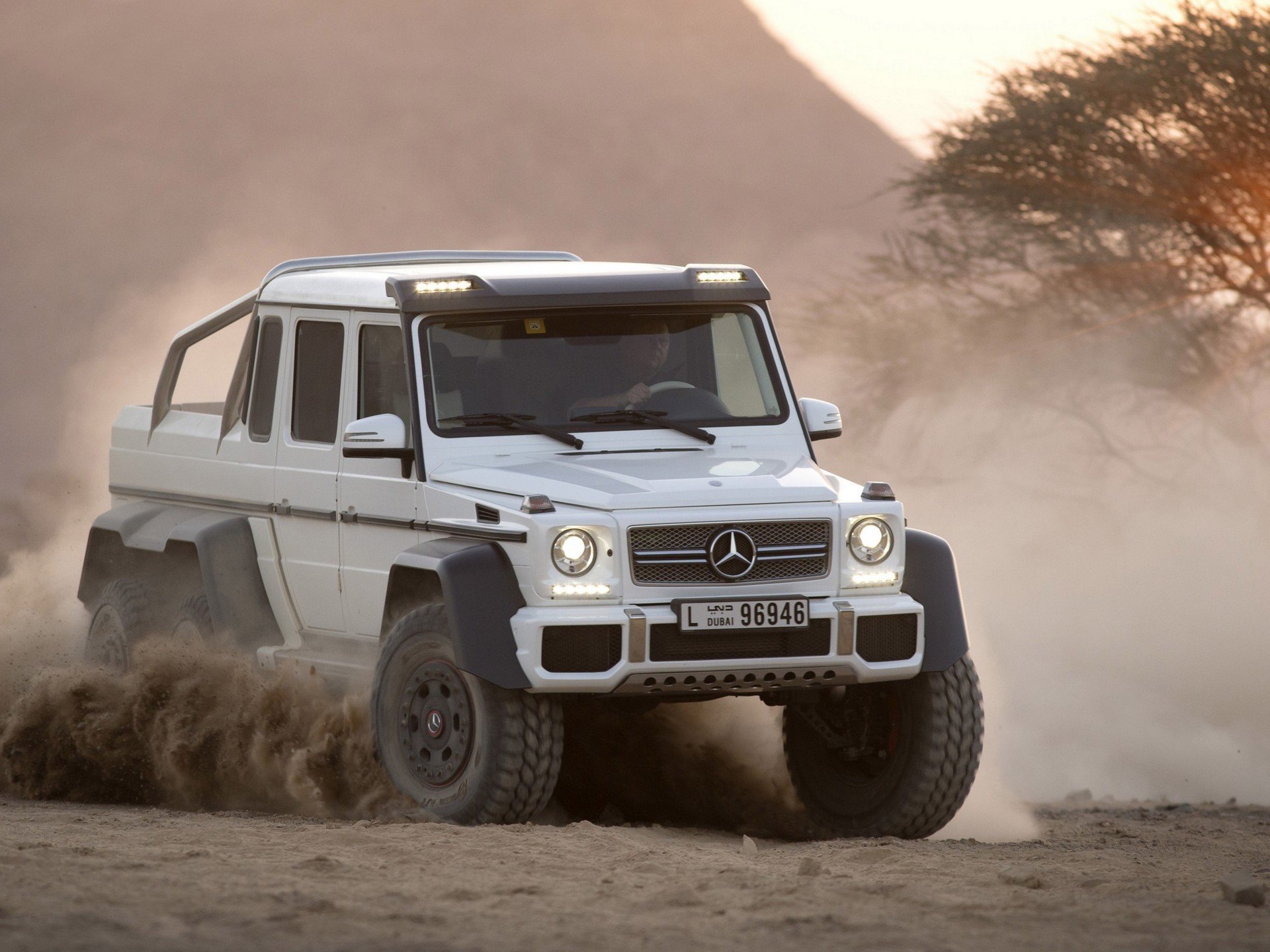 mercedes benz g63 amg 6x6 2012 polvo coche mercedes jeep blanco polvo potencia