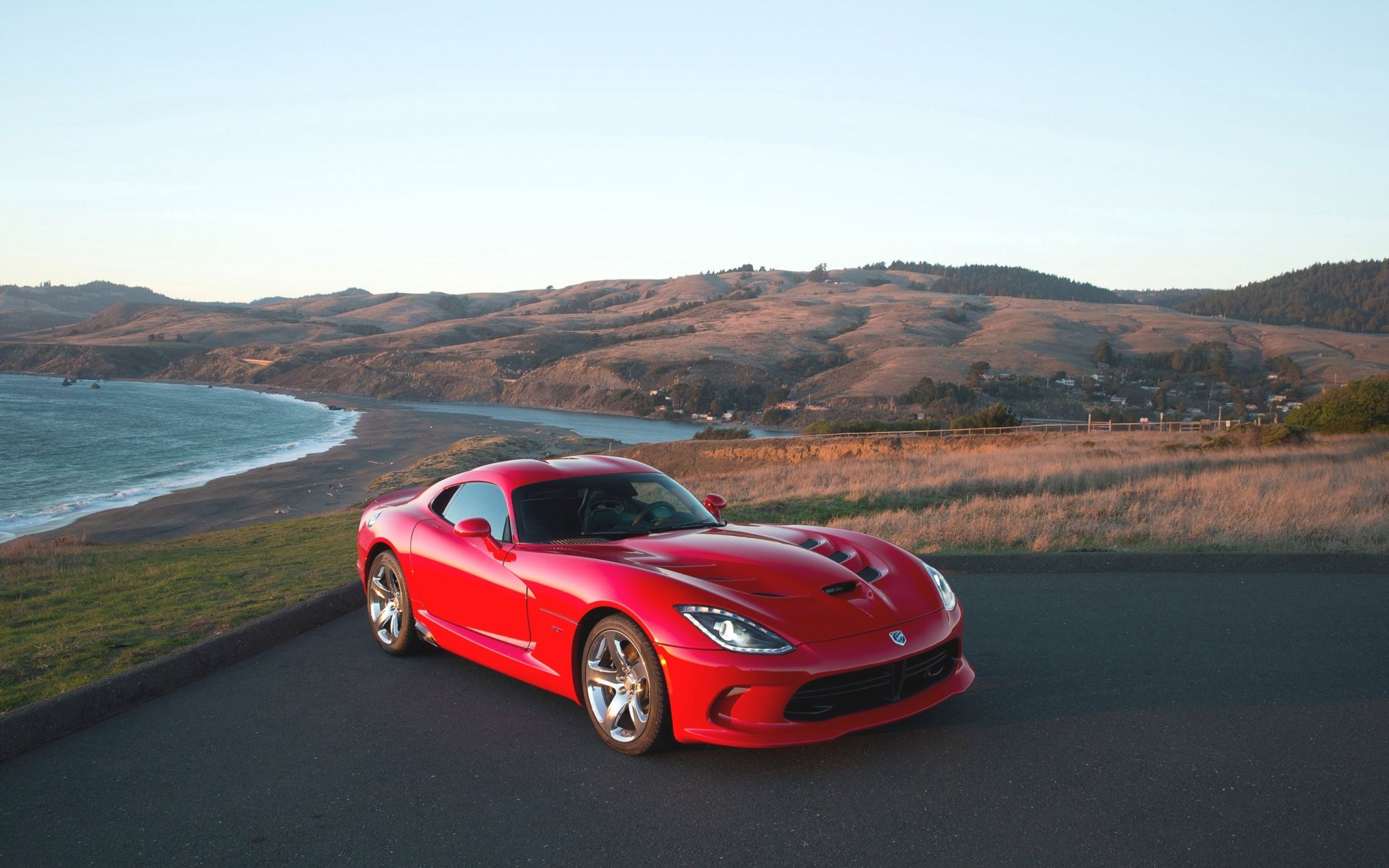 esquiver vipère srt gts dodge sporkar rouge auto mer rivage