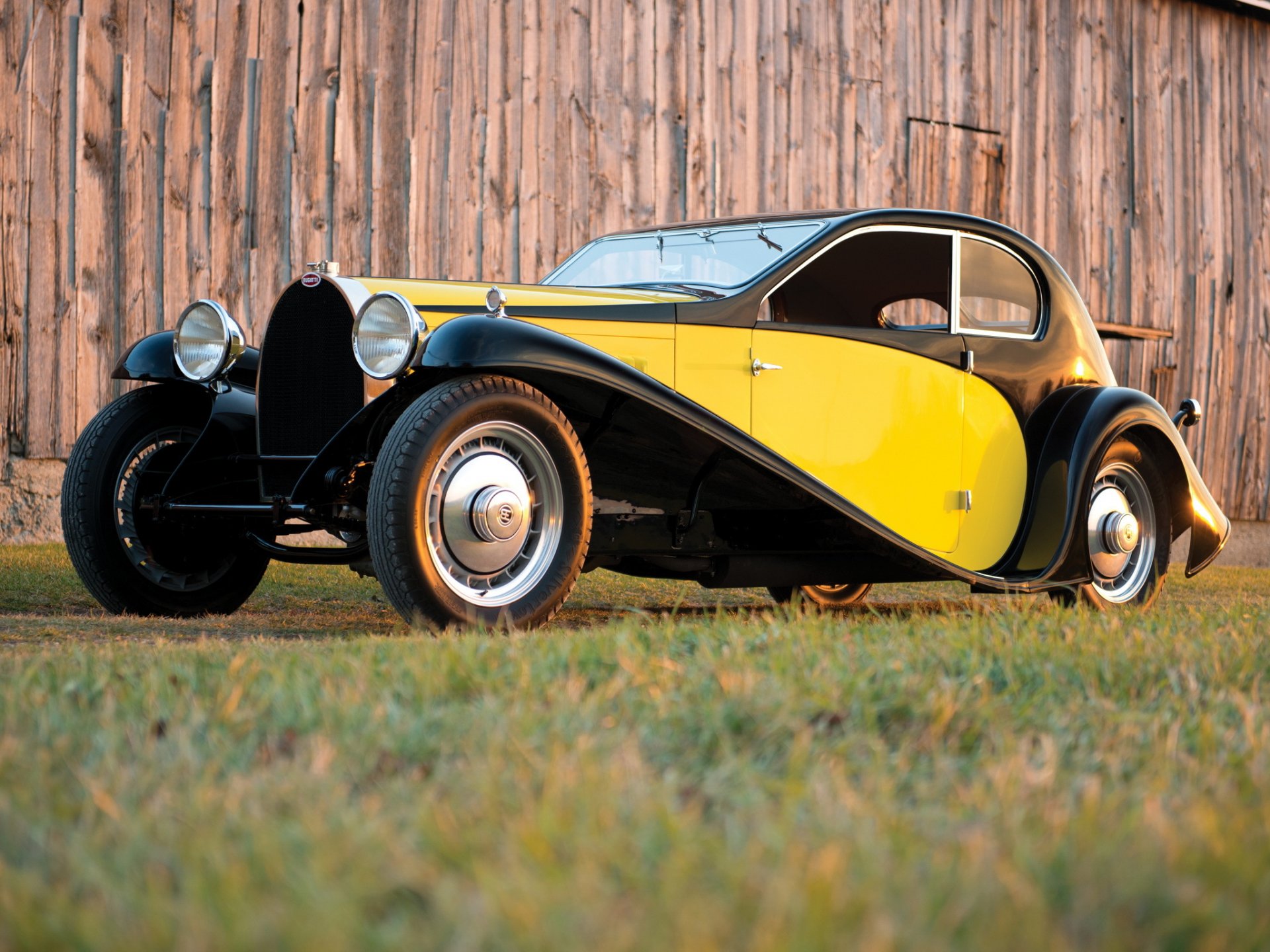 ретро машина bugatti тип 46 супер профиль купе 1930