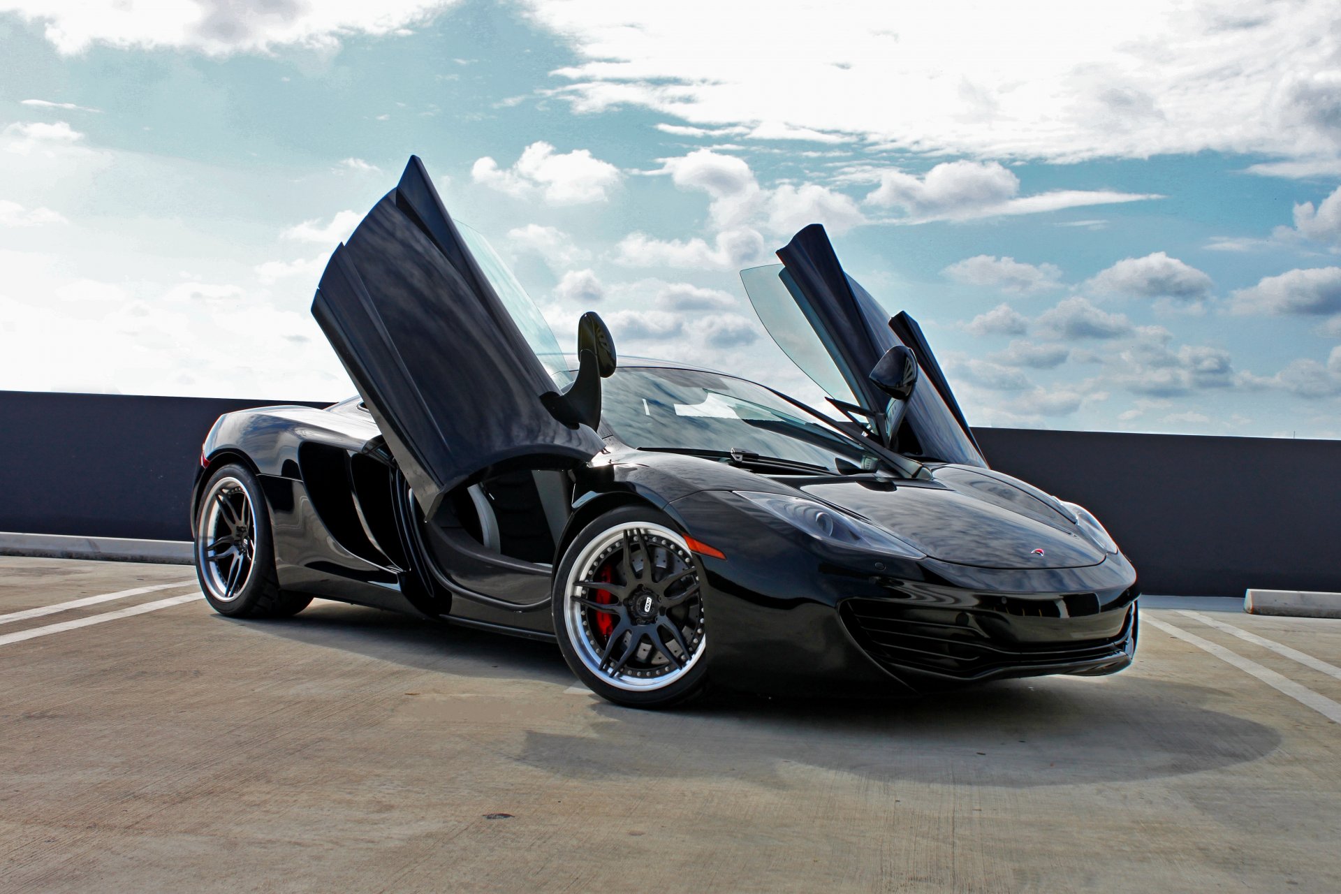 mclaren mp4-12c negro mclaren vista frontal sombra llantas