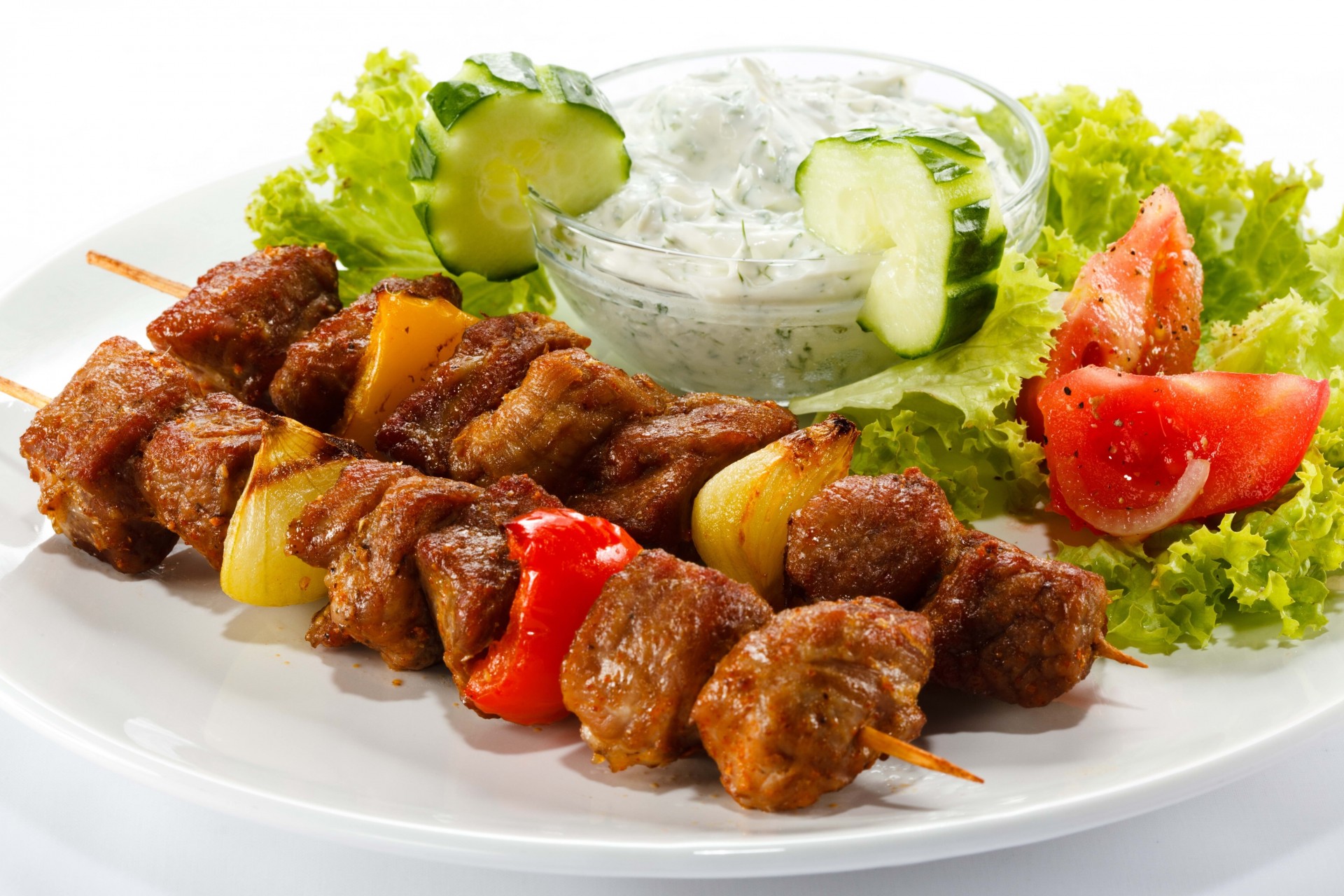 weißer hintergrund salat tafel mayonnaise schaschlik