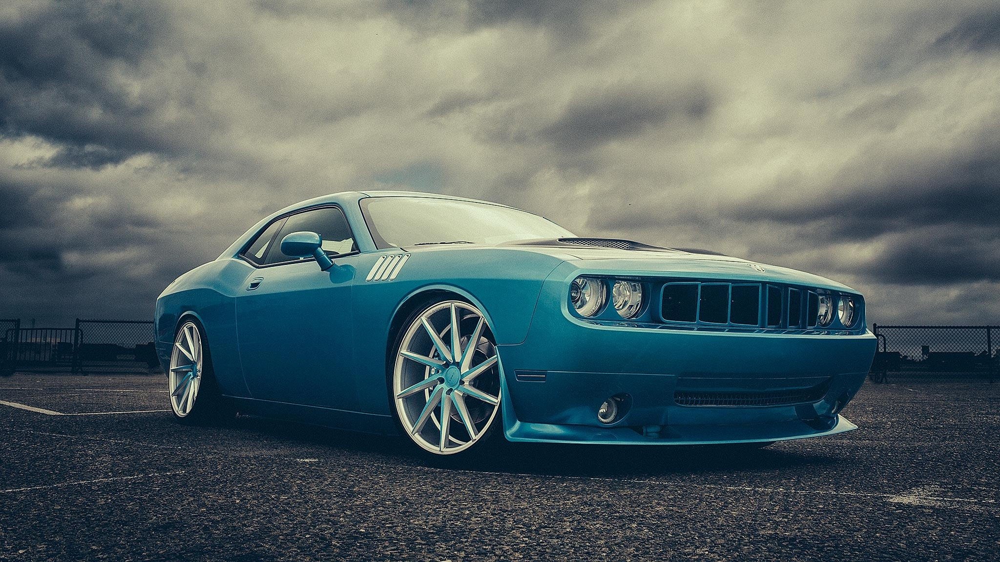 dodge challenger bleu avant voiture de muscle vossen roues dock doux et propre dodge challenger voiture de muscle