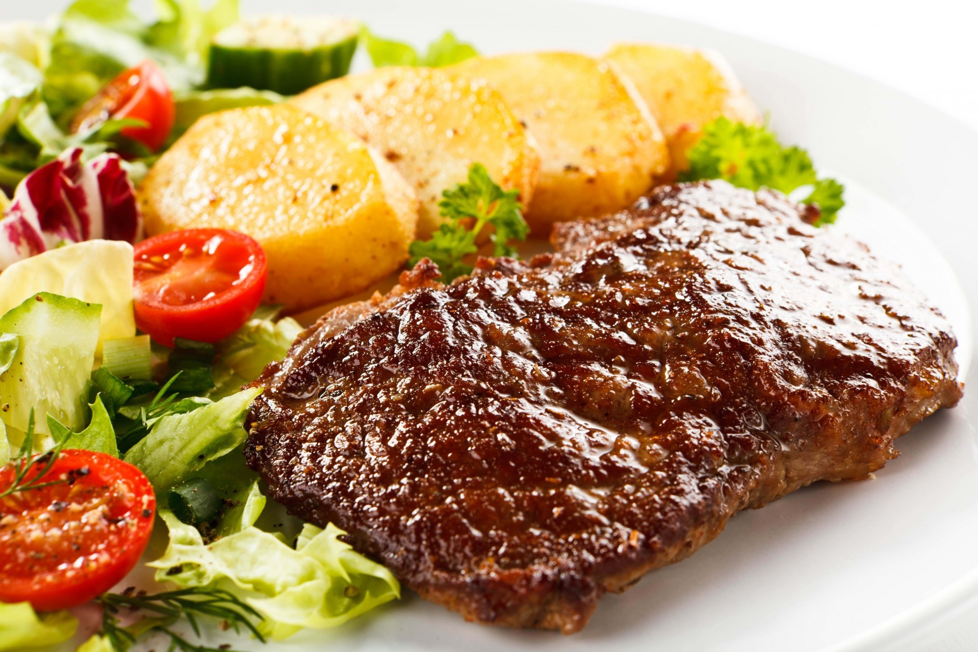 potatoes plate close up meat salad