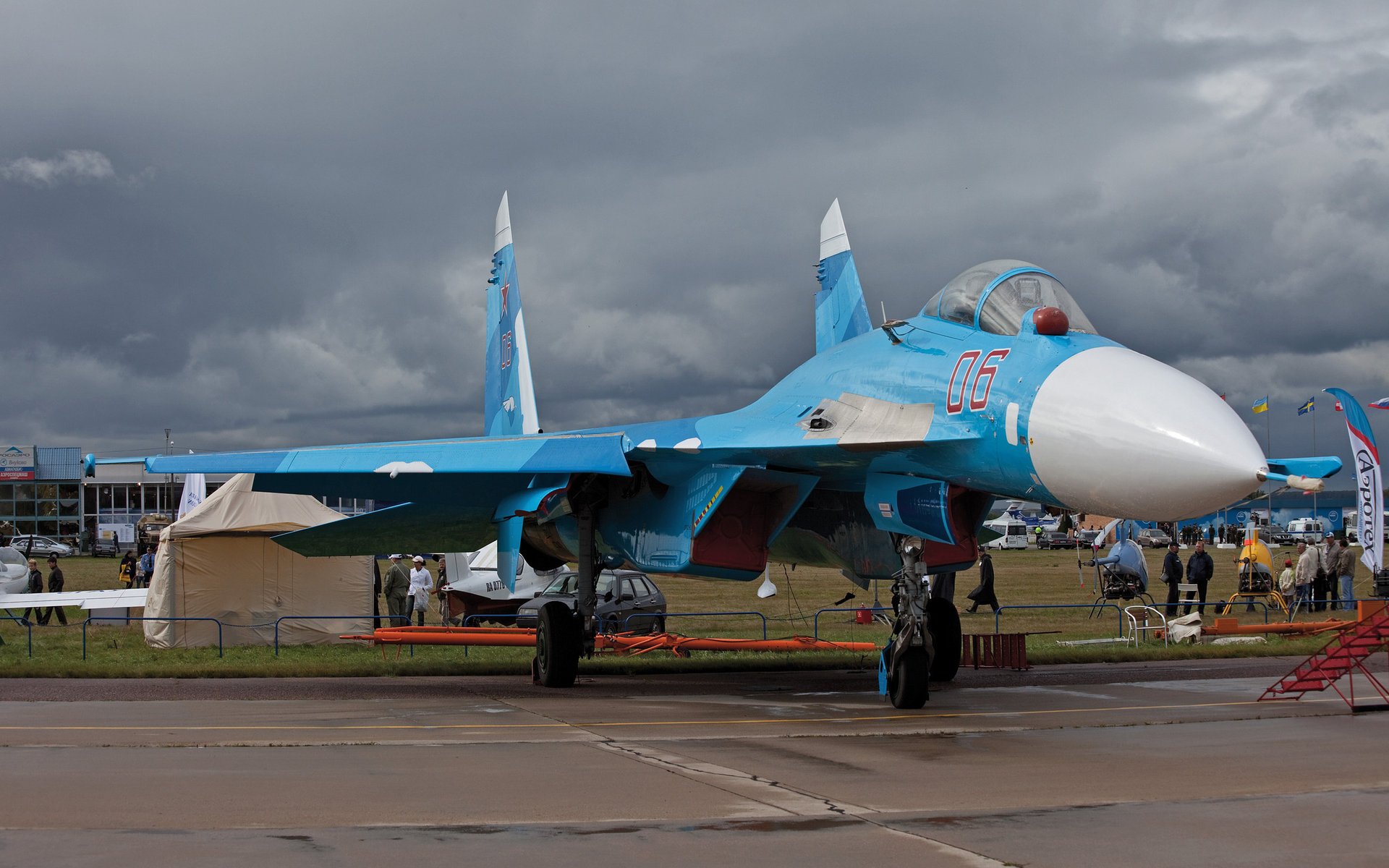 spettacolo aereo su-27 max combattente aereo