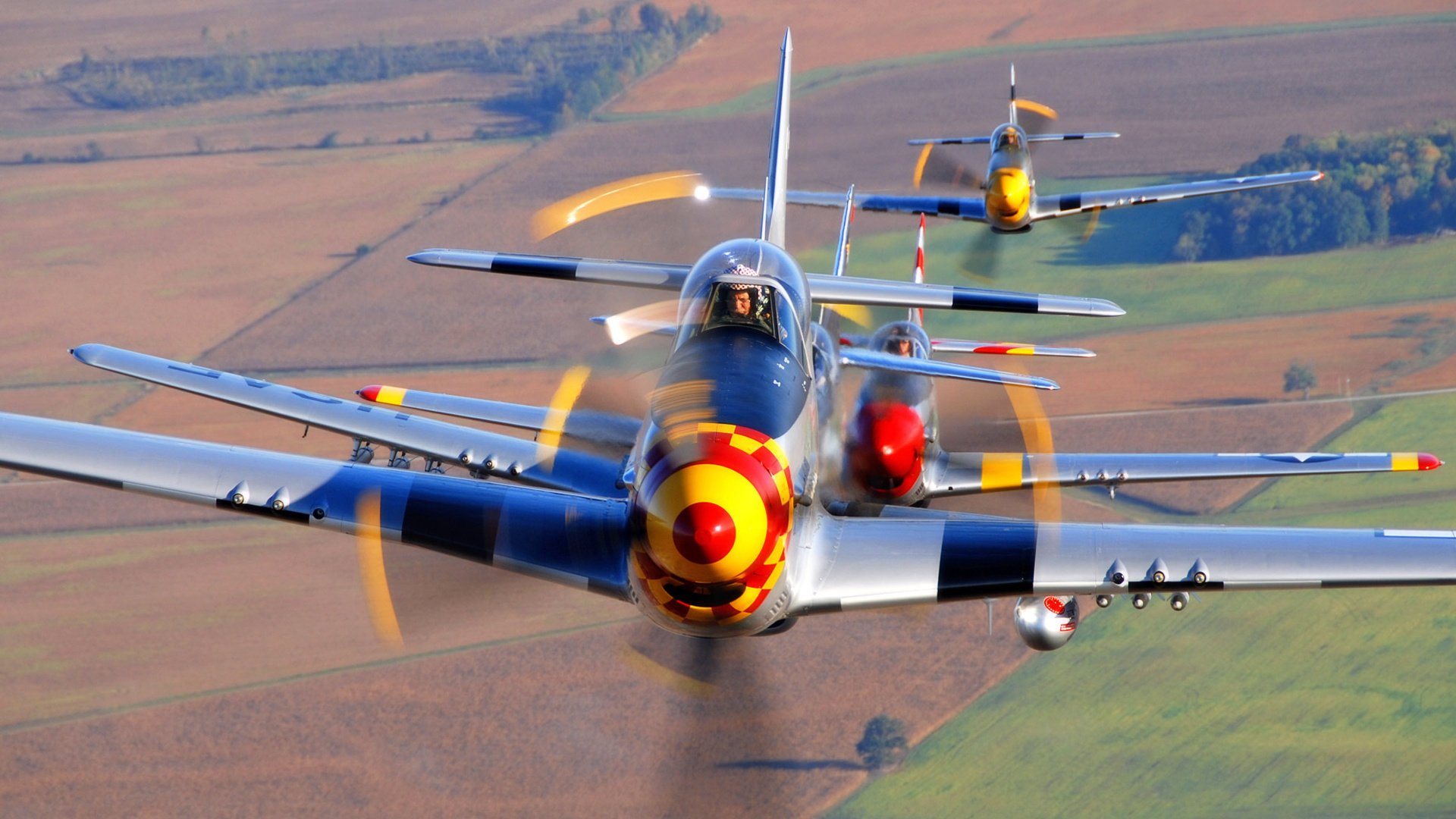 p-51 mustangs fliegen gruppe