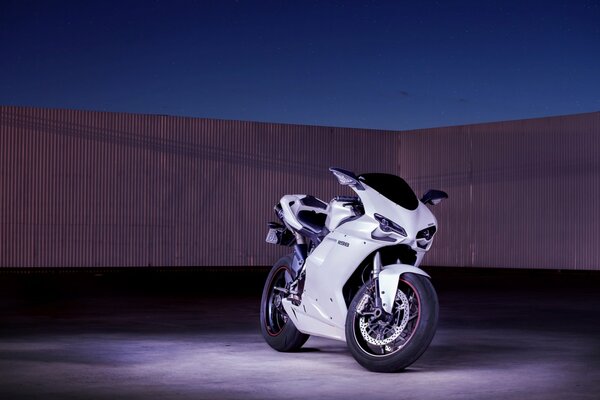 Nouveau Ducati super sport sur votre photo