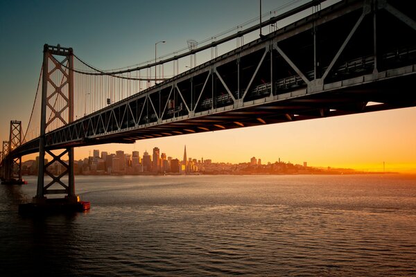 Most o zachodzie słońca w San Francisco