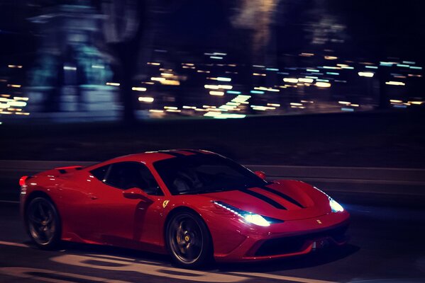 Ferrari rossa di notte in pista