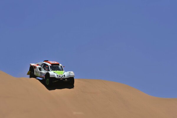 Carrera por el desierto en Buggy