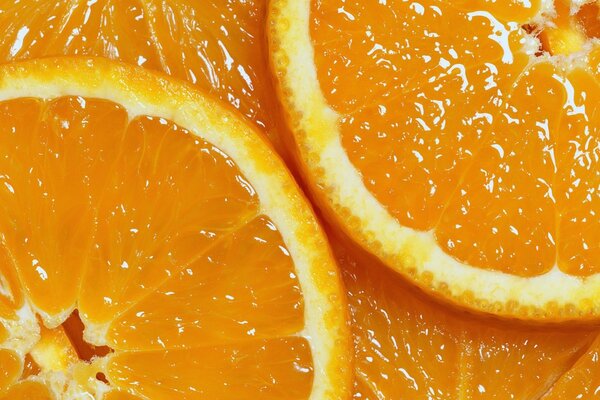 Orangen sind im Schnitt aufeinander geschnittene Orangen