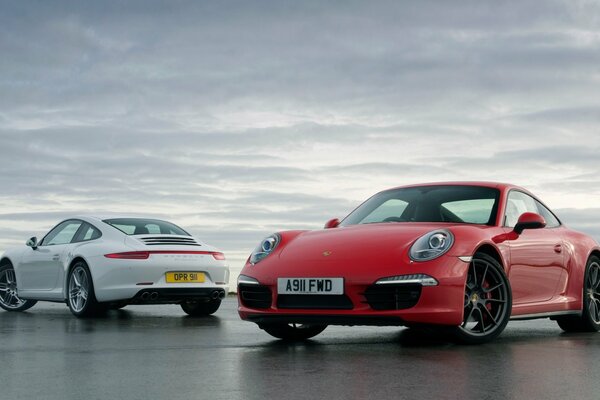 Rojo y blanco porsche 911 carrera