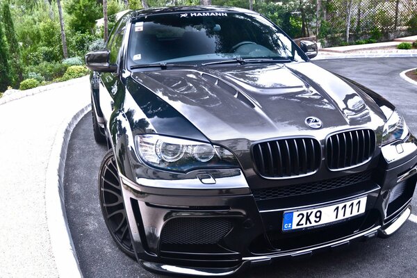 Numery i felgi na czarnym bmw X6