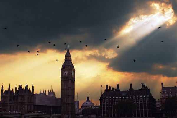 Londyn Big Ben o zachodzie słońca