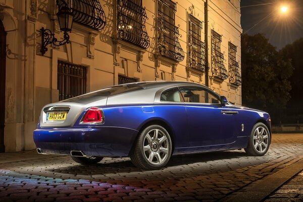 Auto rolls-royce vista posteriore