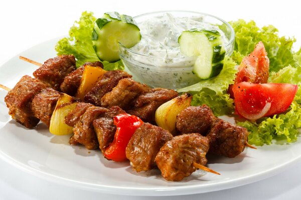 Kebab con ranura y salsa del menú