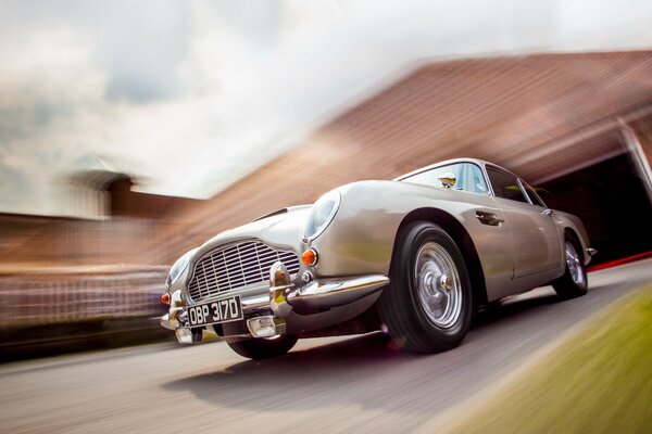 Retro-Auto astonimarthin db 5