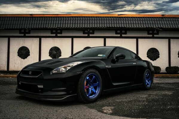 Blue rims on a modest car