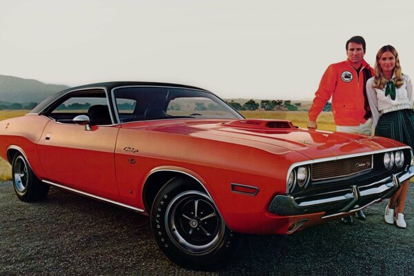 Chico chica y rojo challenger