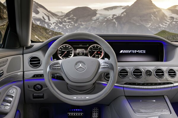 Mercedes s63 vista interior interior del coche volante elegante